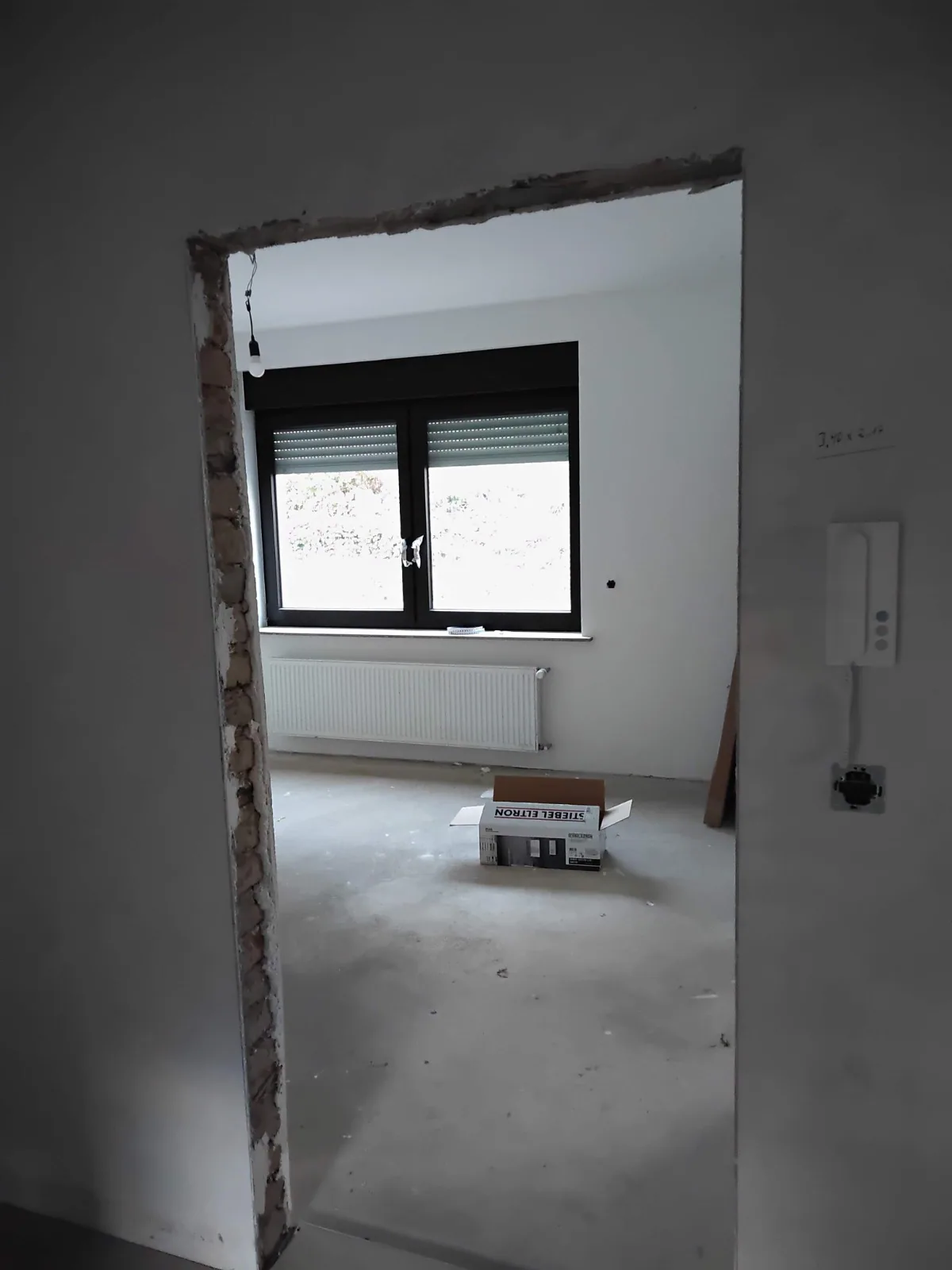 Offene Türlaibung vor dem Einbau einer Zarge